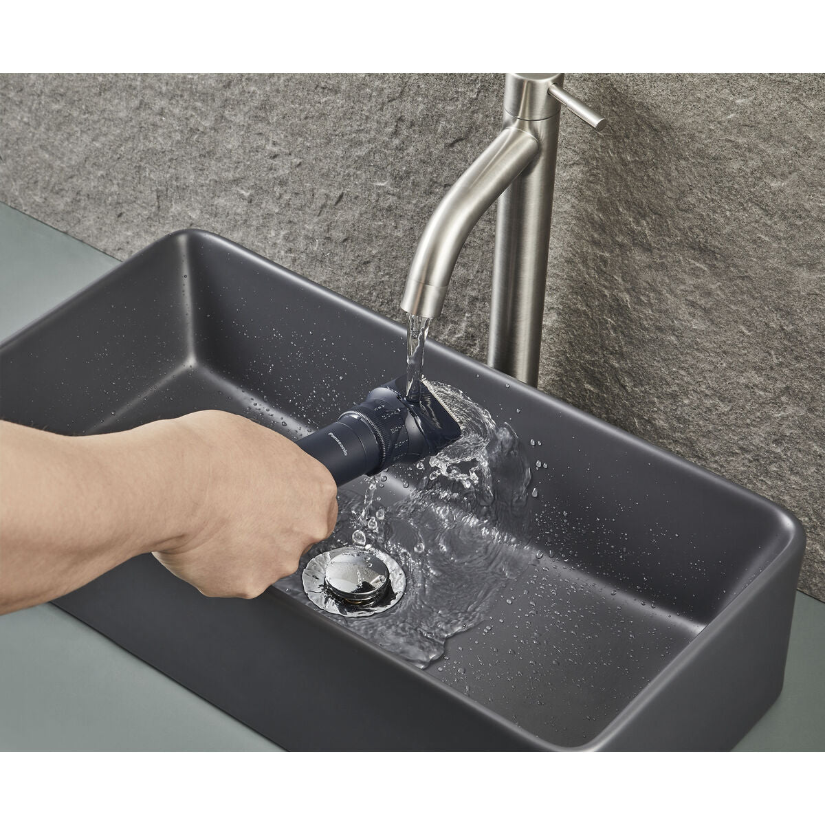 V5HE530E00B51582CC33F040E968808DB04R5593873P2